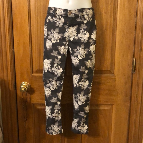 🦋3/$20 Old Navy size 12 floral jeggings - Picture 1 of 7